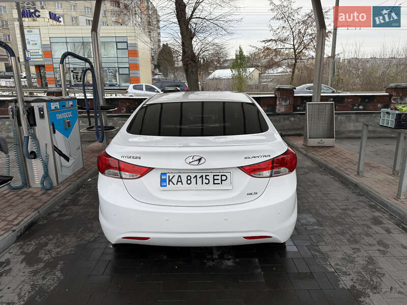 Седан Hyundai Elantra 2012 в Рівному