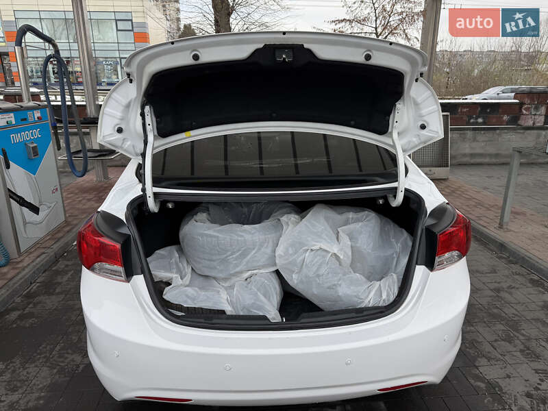 Седан Hyundai Elantra 2012 в Рівному