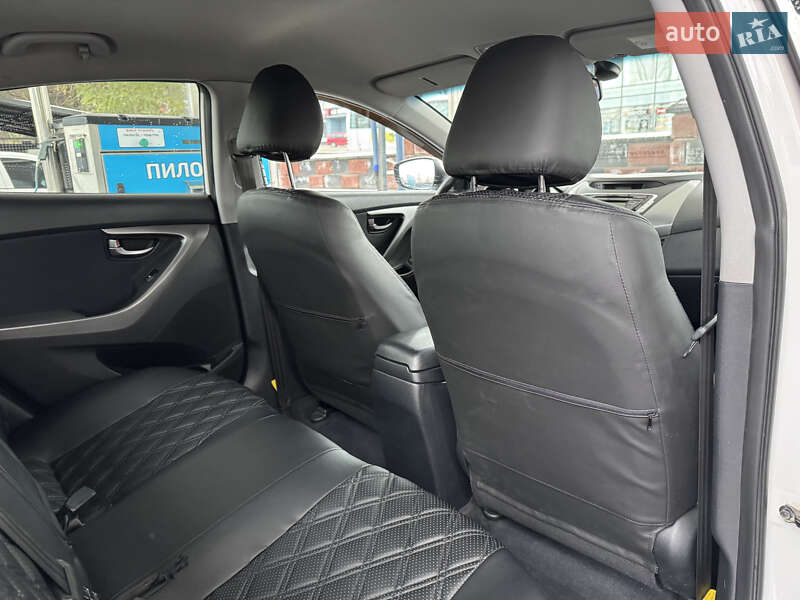 Седан Hyundai Elantra 2012 в Рівному