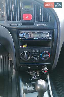 Седан Hyundai Elantra 2004 в Чернигове