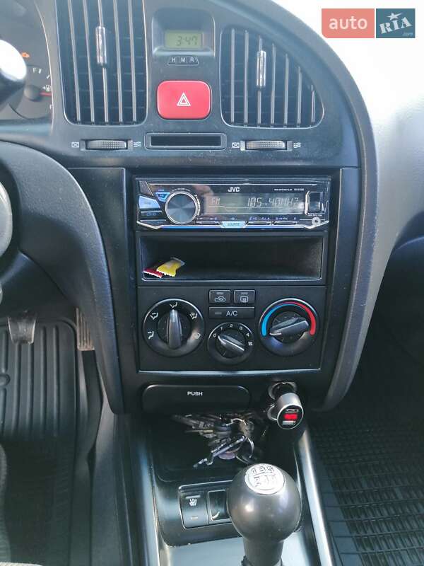 Седан Hyundai Elantra 2004 в Чернигове