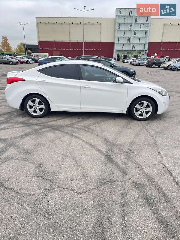 Седан Hyundai Elantra 2013 в Києві