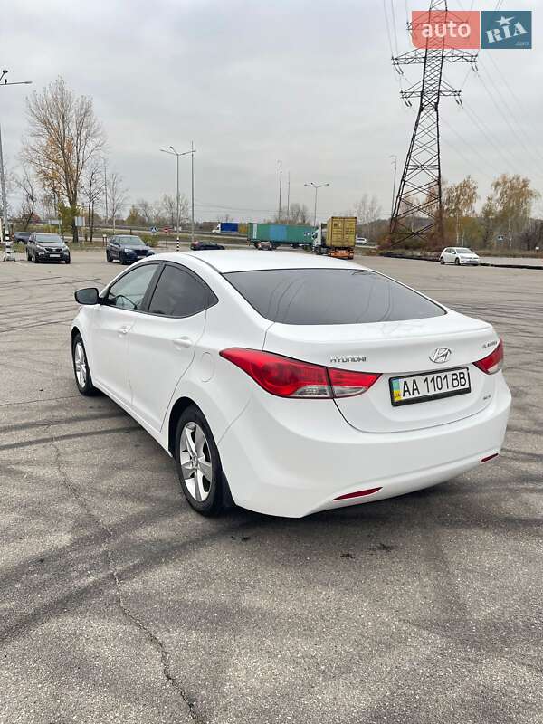 Седан Hyundai Elantra 2013 в Києві