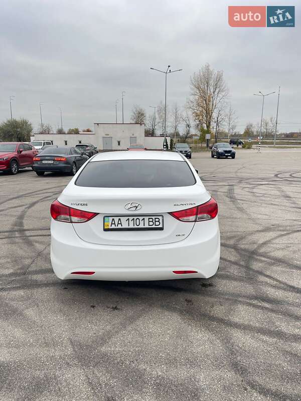 Седан Hyundai Elantra 2013 в Києві
