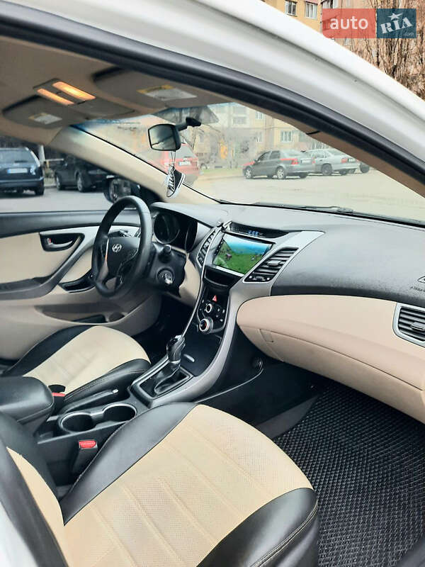 Седан Hyundai Elantra 2014 в Каменском