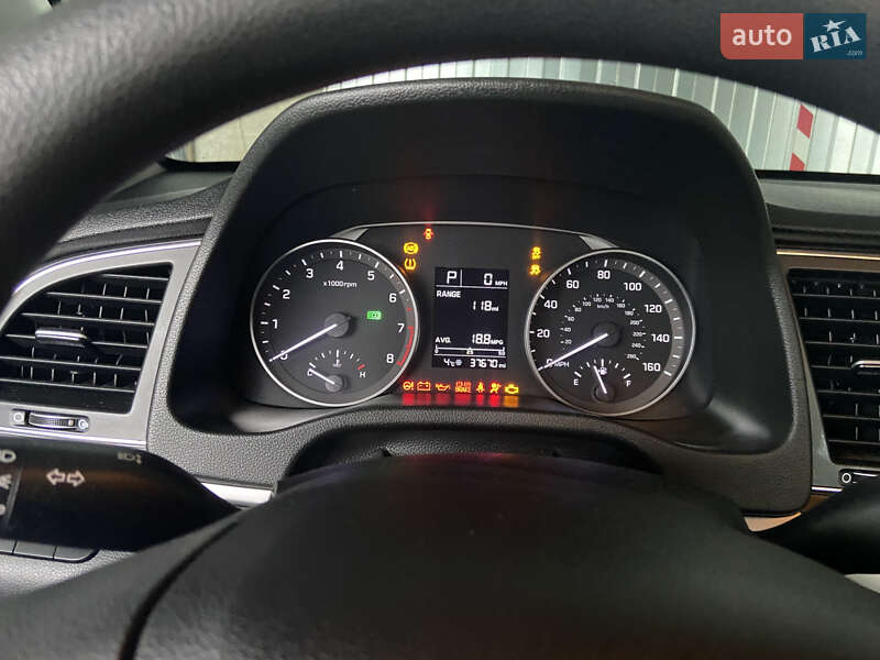 Седан Hyundai Elantra 2018 в Кривом Роге