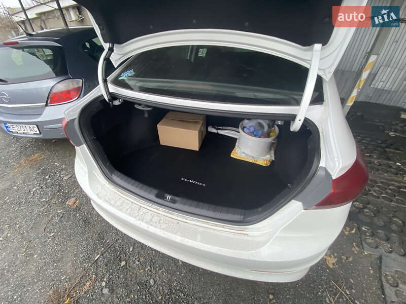 Седан Hyundai Elantra 2018 в Кривом Роге