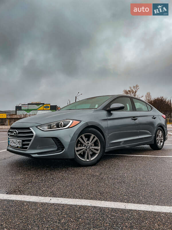 Седан Hyundai Elantra 2016 в Киеве
