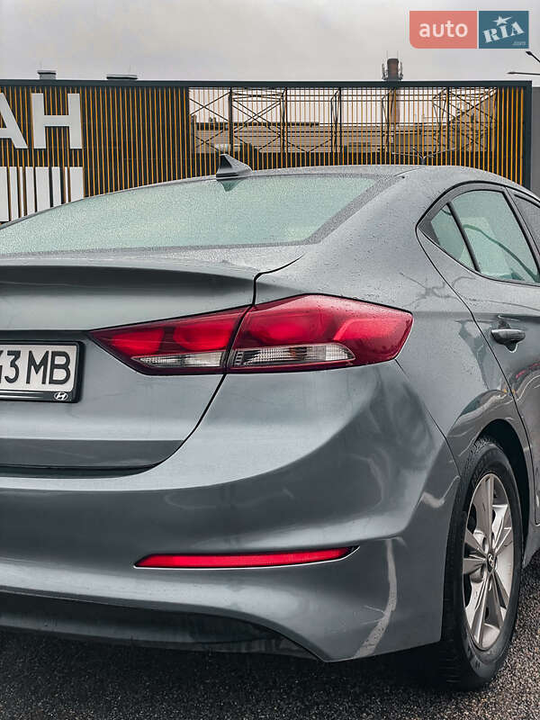 Седан Hyundai Elantra 2016 в Киеве