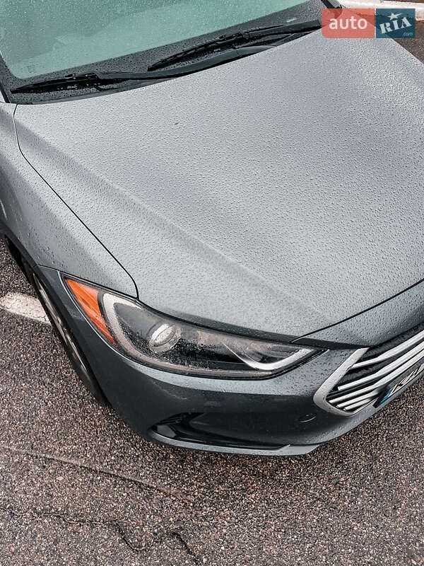 Седан Hyundai Elantra 2016 в Киеве