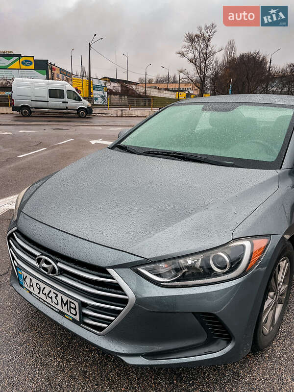 Седан Hyundai Elantra 2016 в Киеве