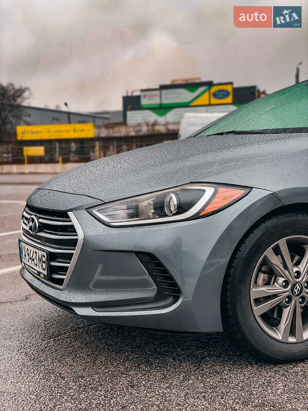 Седан Hyundai Elantra 2016 в Киеве