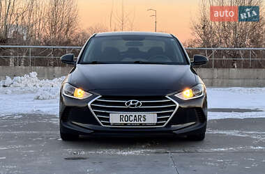 Седан Hyundai Elantra 2018 в Киеве