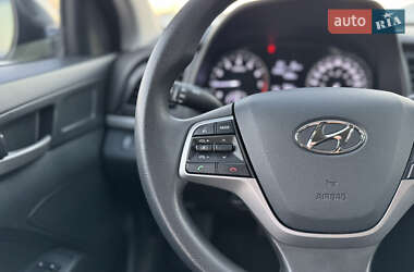 Седан Hyundai Elantra 2018 в Киеве