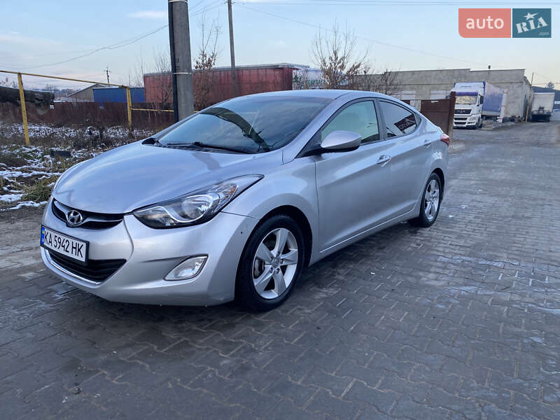 Седан Hyundai Elantra 2013 в Черновцах