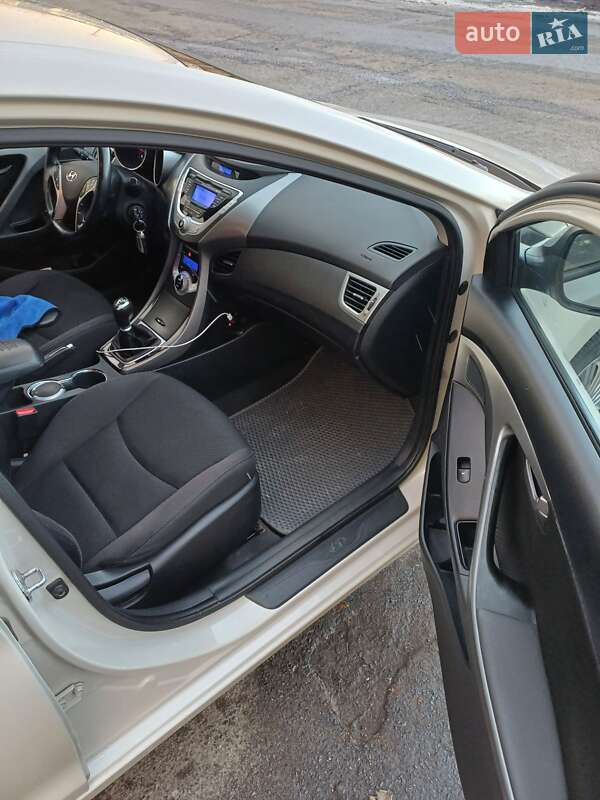 Седан Hyundai Elantra 2012 в Полтаве