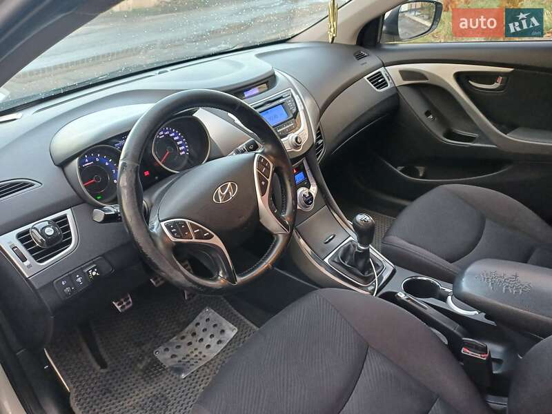 Седан Hyundai Elantra 2012 в Полтаве