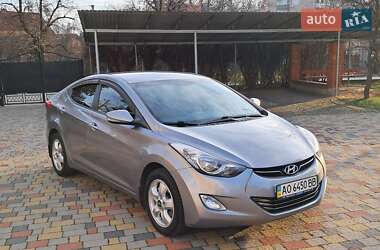 Седан Hyundai Elantra 2012 в Мукачевому