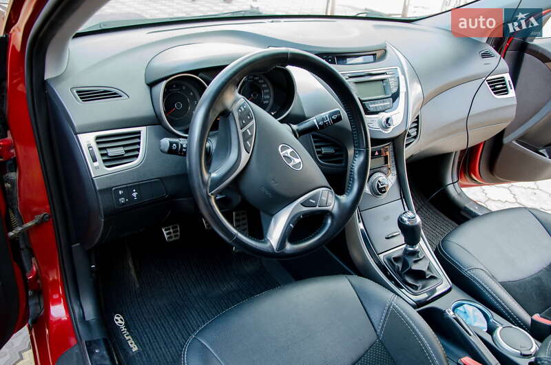 Седан Hyundai Elantra 2013 в Кривом Роге