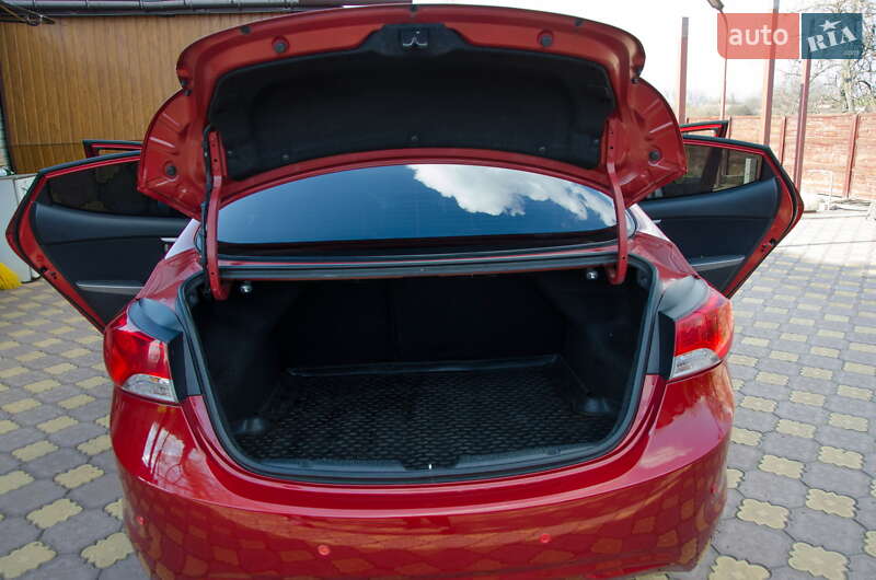 Седан Hyundai Elantra 2013 в Кривом Роге
