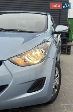 Седан Hyundai Elantra 2012 в Києві