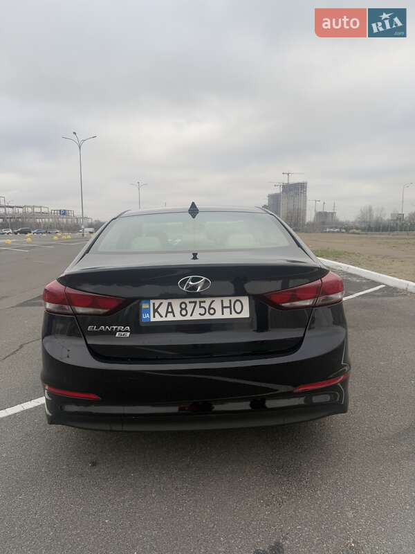 Седан Hyundai Elantra 2017 в Киеве