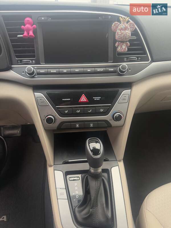 Седан Hyundai Elantra 2017 в Киеве
