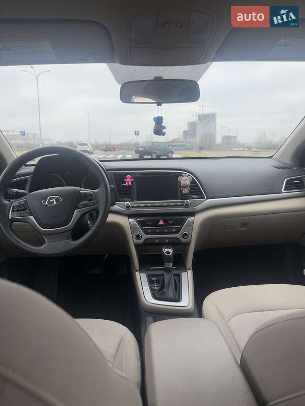 Седан Hyundai Elantra 2017 в Киеве