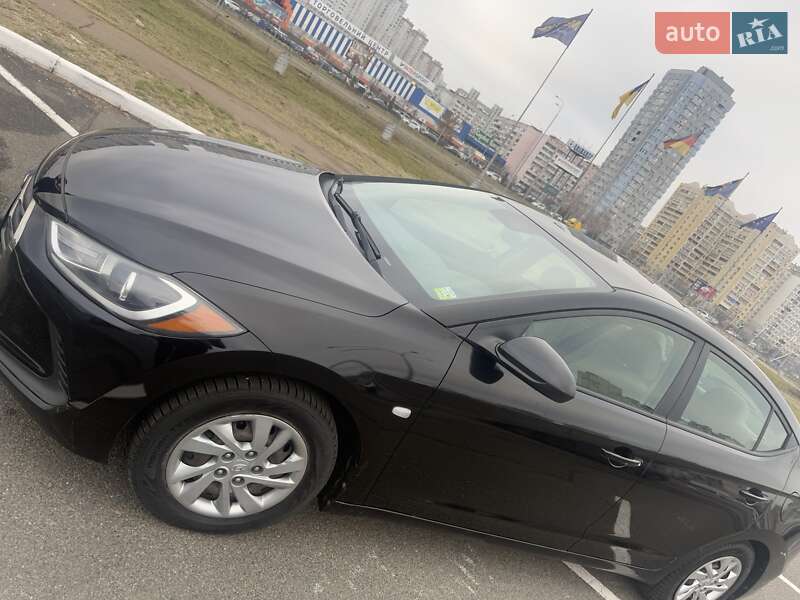 Седан Hyundai Elantra 2017 в Киеве