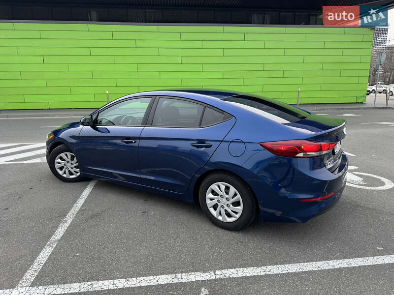 Седан Hyundai Elantra 2018 в Киеве