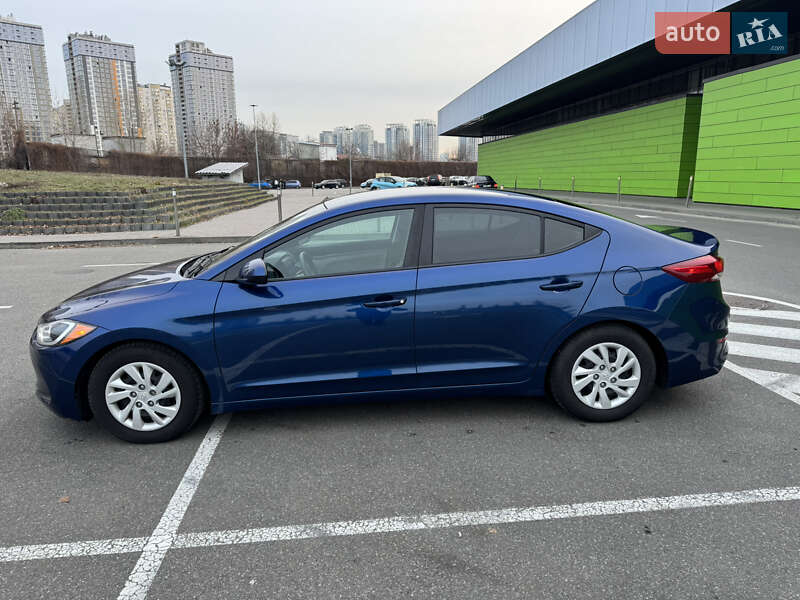 Седан Hyundai Elantra 2018 в Киеве