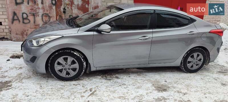 Седан Hyundai Elantra 2012 в Києві