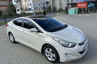 Седан Hyundai Elantra 2012 в Староконстантинове