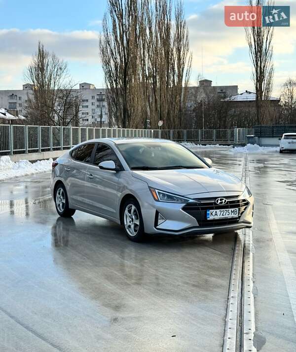 Седан Hyundai Elantra 2019 в Киеве