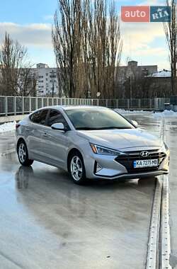 Седан Hyundai Elantra 2019 в Киеве