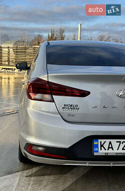 Седан Hyundai Elantra 2019 в Киеве