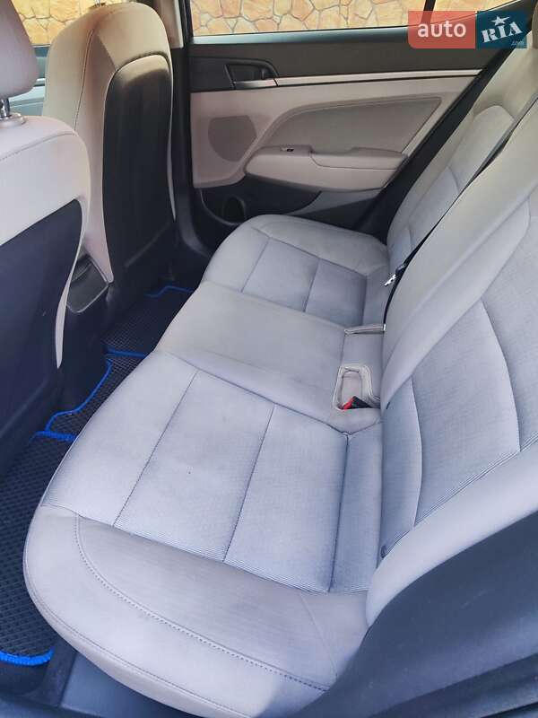 Седан Hyundai Elantra 2017 в Вінниці