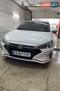 Седан Hyundai Elantra 2018 в Києві