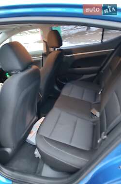 Седан Hyundai Elantra 2016 в 
