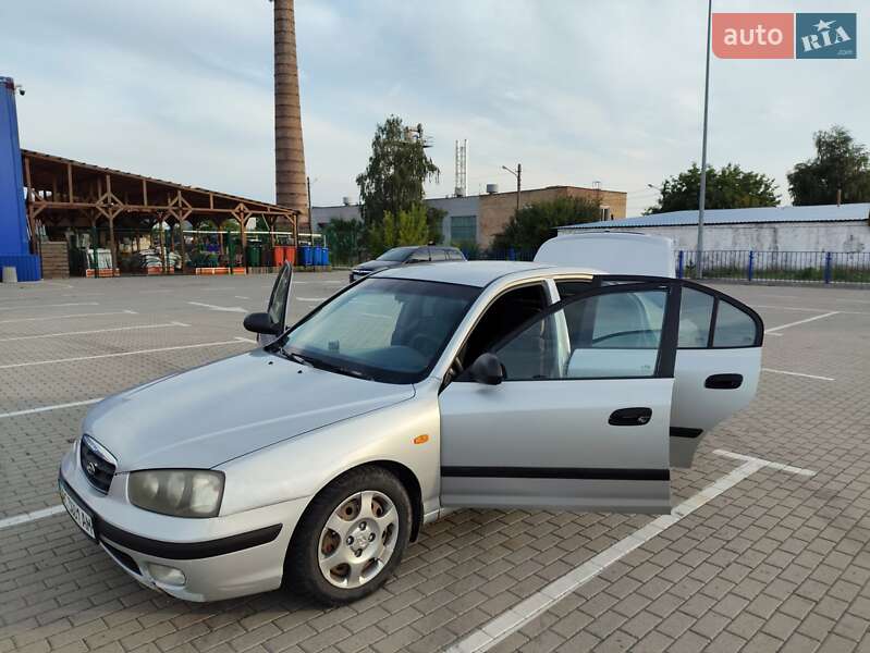 Седан Hyundai Elantra 2002 в Нововолынске