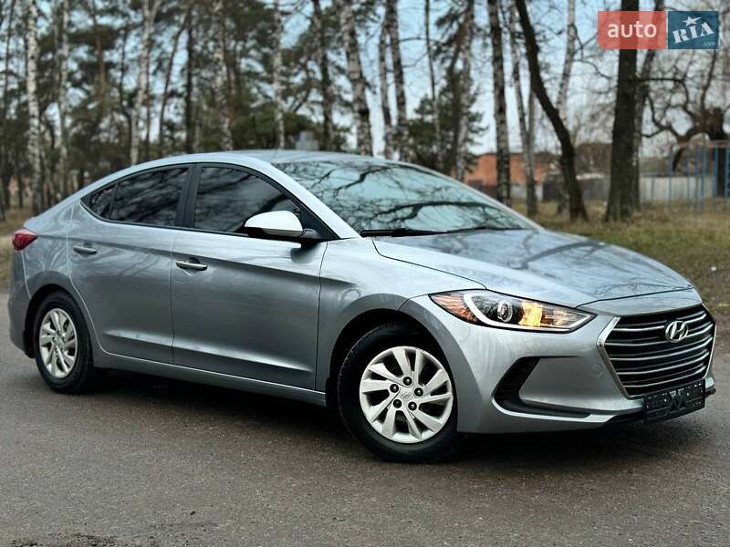 Седан Hyundai Elantra 2016 в Охтирці