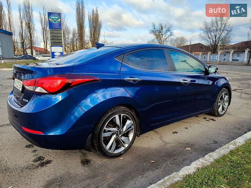 Седан Hyundai Elantra 2015 в Киеве