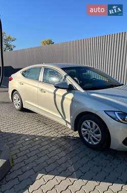Седан Hyundai Elantra 2016 в 