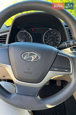Седан Hyundai Elantra 2016 в 