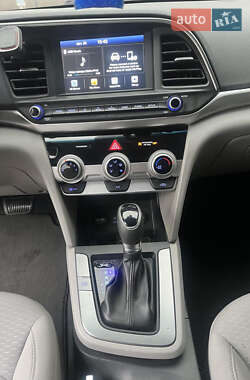 Седан Hyundai Elantra 2018 в 