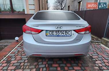 Седан Hyundai Elantra 2013 в Черновцах