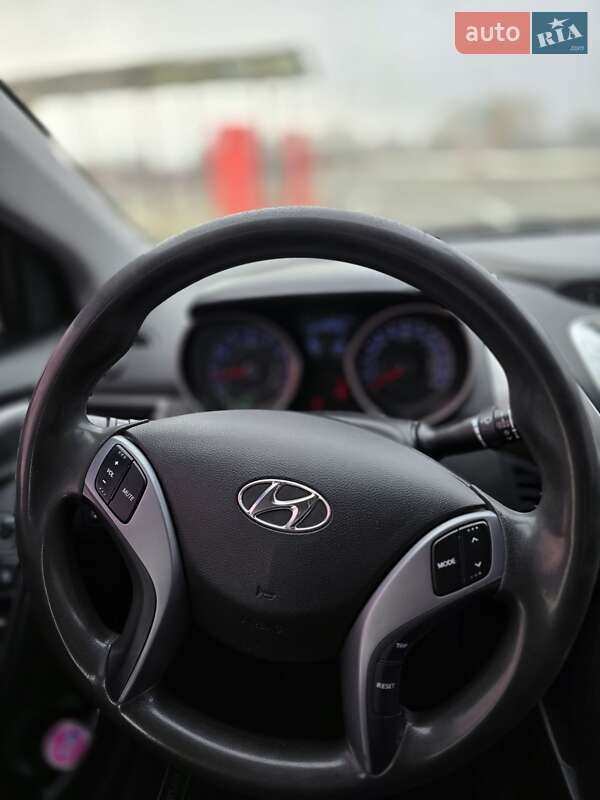 Седан Hyundai Elantra 2013 в Киеве