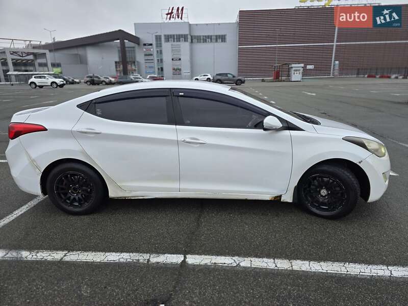 Седан Hyundai Elantra 2013 в Киеве