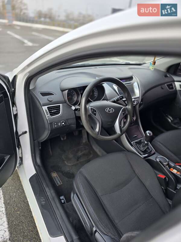 Седан Hyundai Elantra 2013 в Киеве