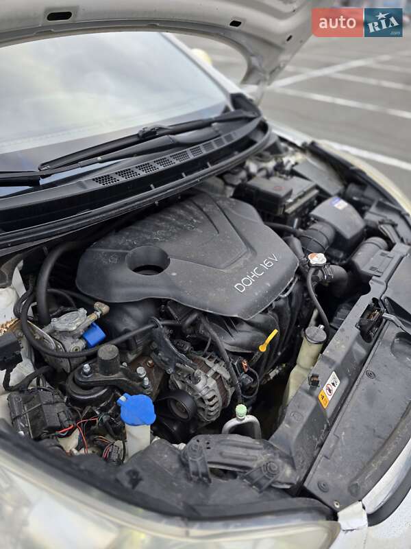 Седан Hyundai Elantra 2013 в Киеве